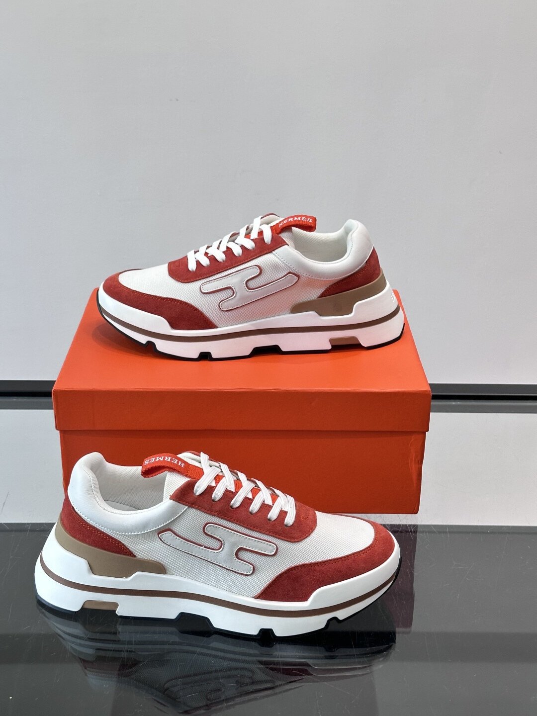 Hermès Baskets Bouncing blanc et rouge