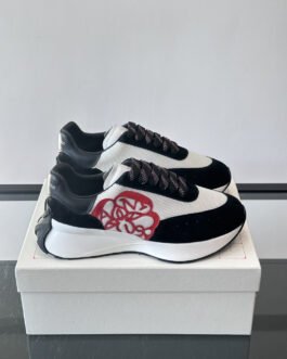 Alexander McQueen Baskets Sprint Runner blanc et noir