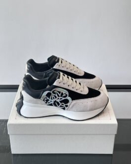 Alexander McQueen Baskets Sprint Runner blanc et noir