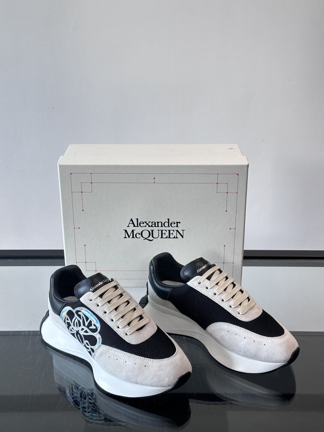Alexander McQueen Baskets Sprint Runner blanc et noir