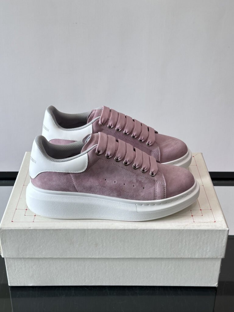 Alexander McQueen Baskets Sprint Runner beige et noir