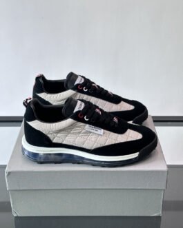 Thom Browne Baskets Tech Runner noir, blanc et rose