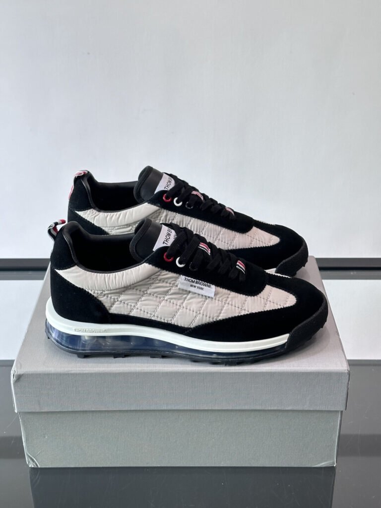 Thom Browne Baskets Tech Runner noir, blanc et rose