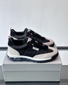 Thom Browne Baskets Tech Runner noir et blanc