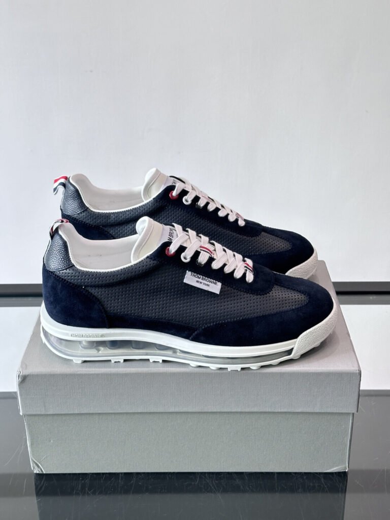 Thom Browne Baskets Tech Runner bleu marine et gris
