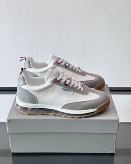 BOSS Baskets Sneakers blanc et noir