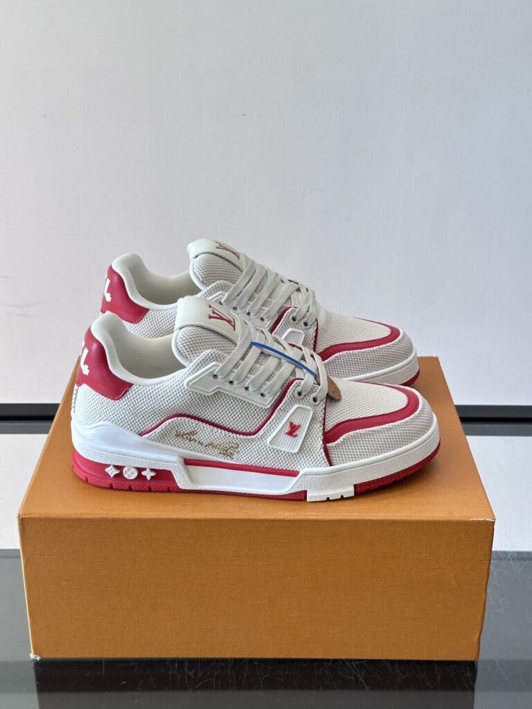Louis Vuitton Baskets Trainer blanc et rose