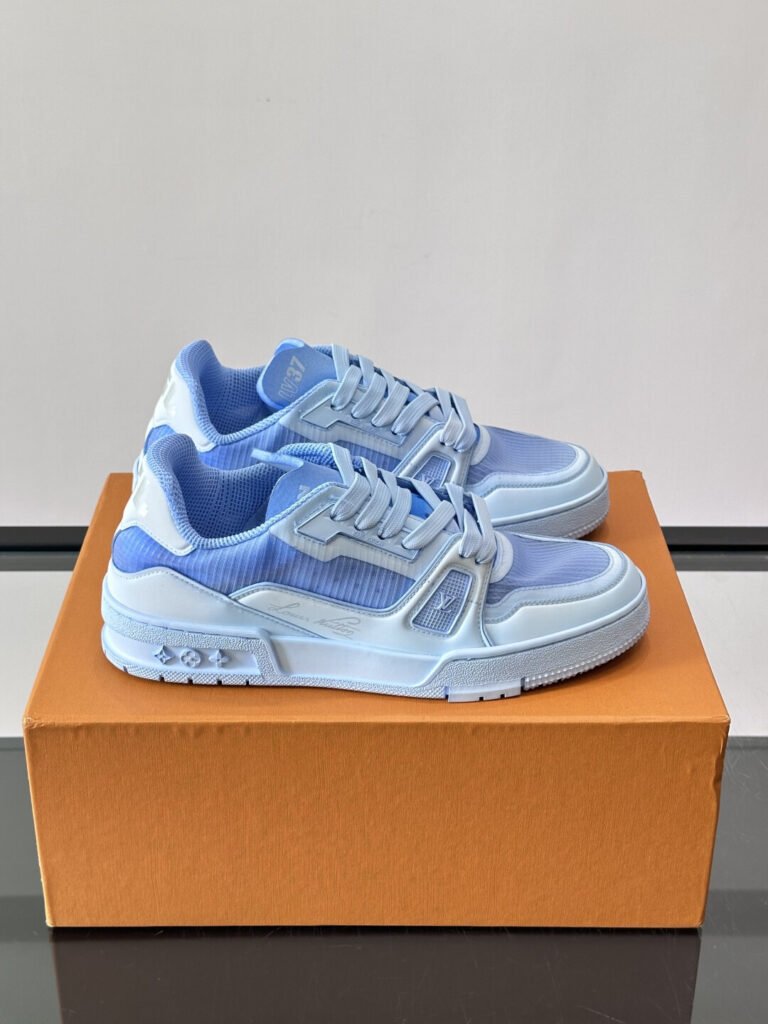 Louis Vuitton Baskets Trainer bleu ciel