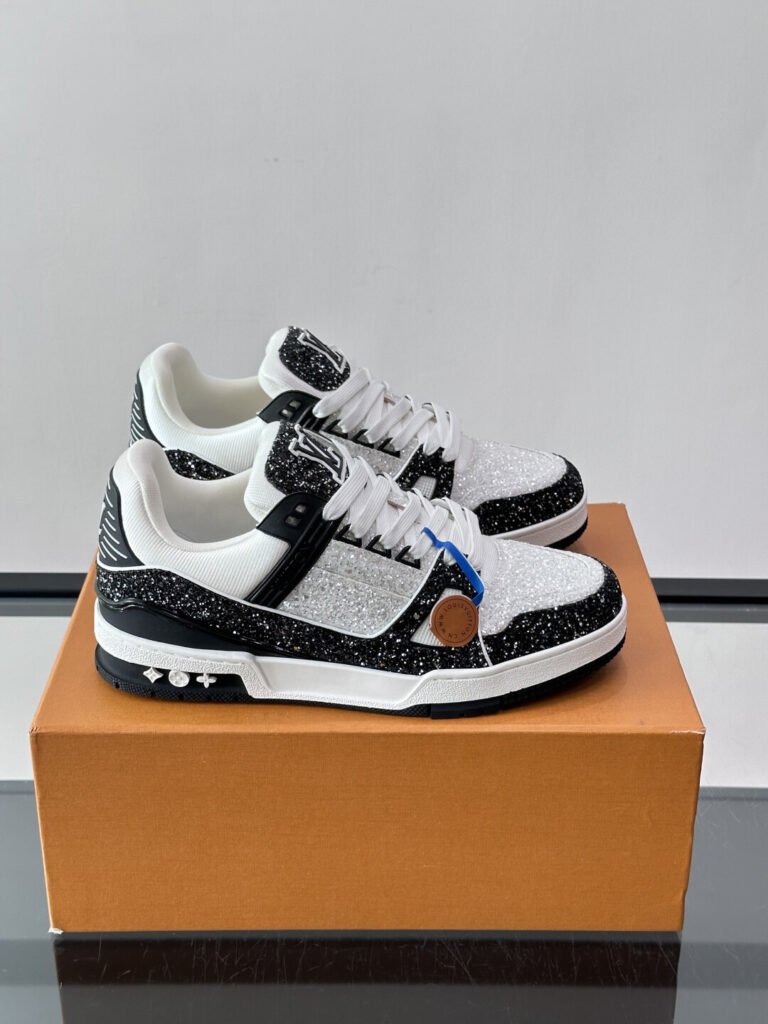 Louis Vuitton Baskets Trainer noir et blanc