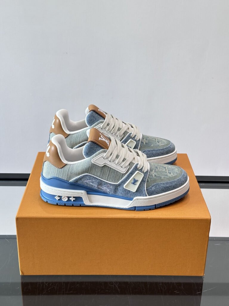 Louis Vuitton Baskets Trainer bleu ciel