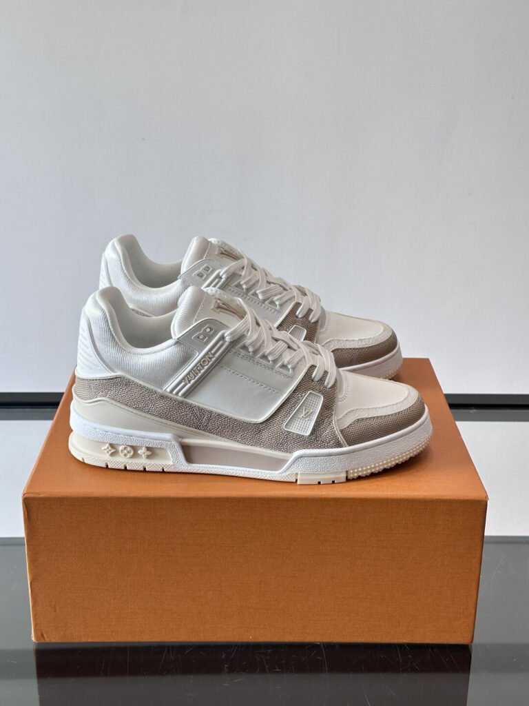 Louis Vuitton Baskets Trainer blanc et beige