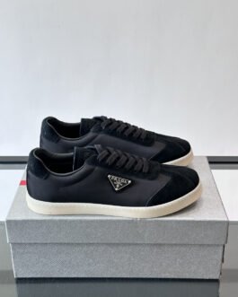 Prada Baskets Prax 01 noir et blanc
