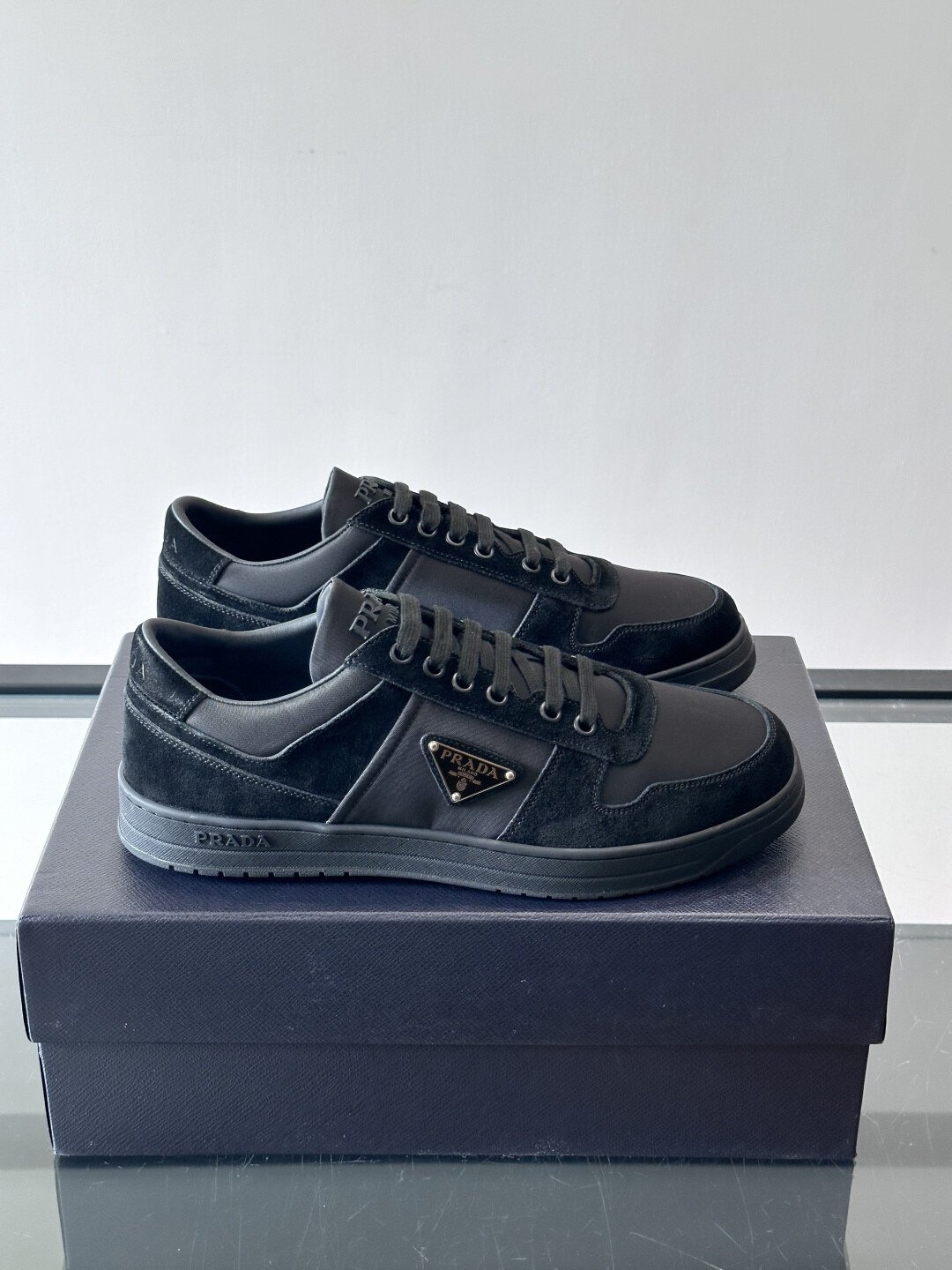 Prada Baskets Prax 01 noir et bleu