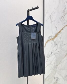 Louis Vuitton Robe plissée sans manches à encolure carrée