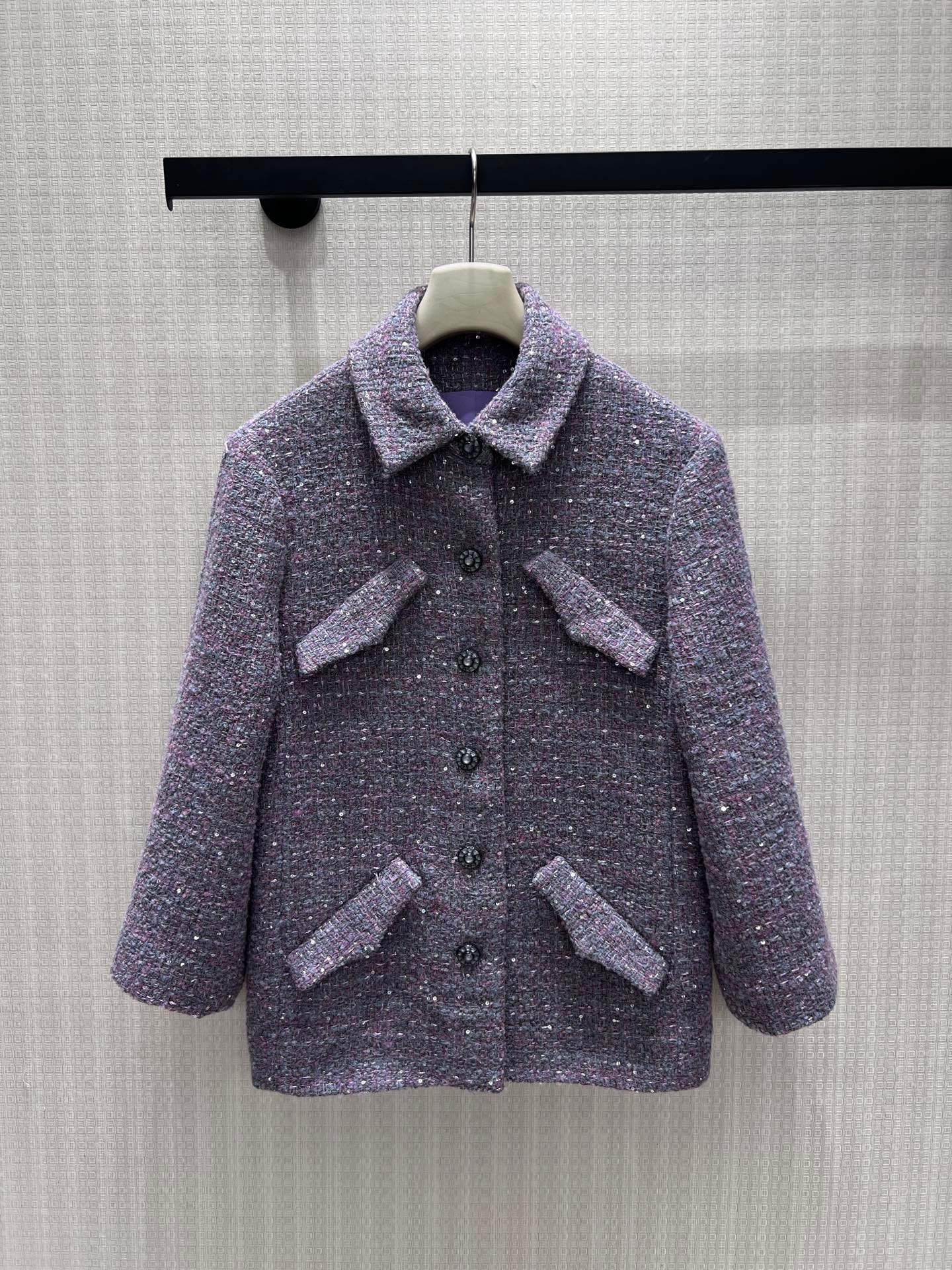 Chanel Veste en tweed violet à poches à rabat