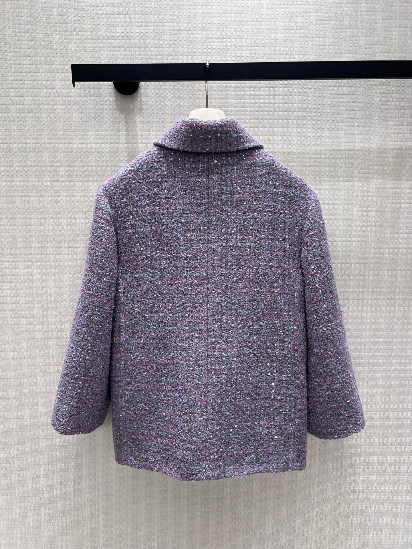 Chanel Veste en tweed violet à poches à rabat