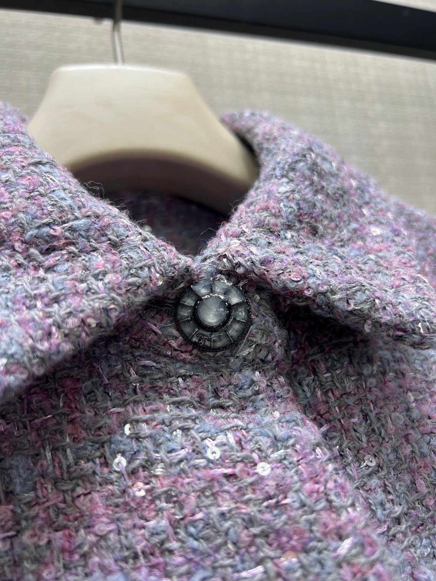 Chanel Veste en tweed violet à poches à rabat
