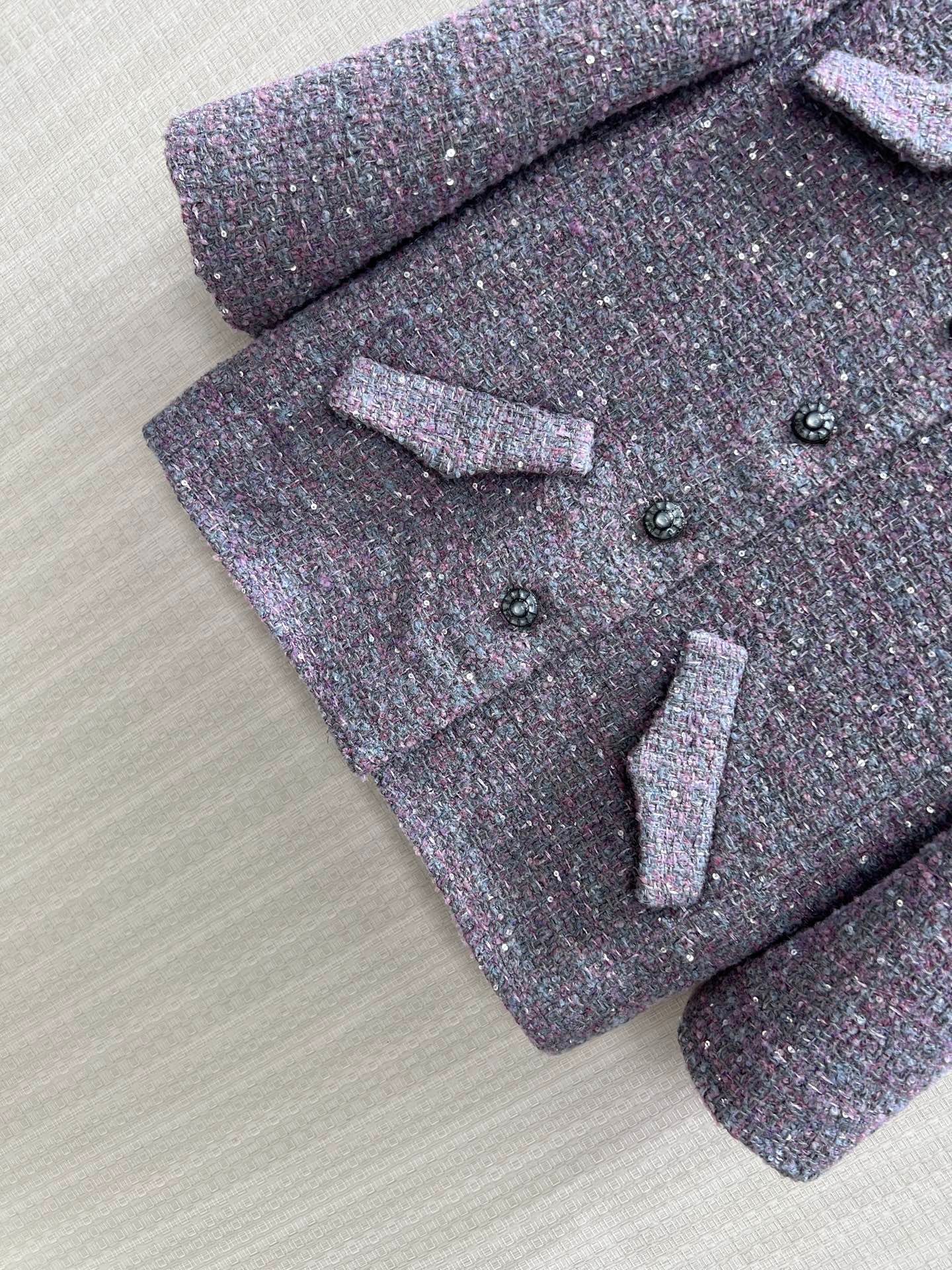 Chanel Veste en tweed violet à poches à rabat