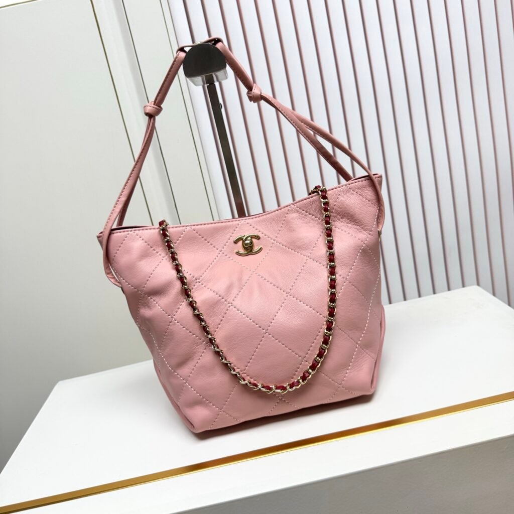 Chanel Cabas matelassé à chaîne