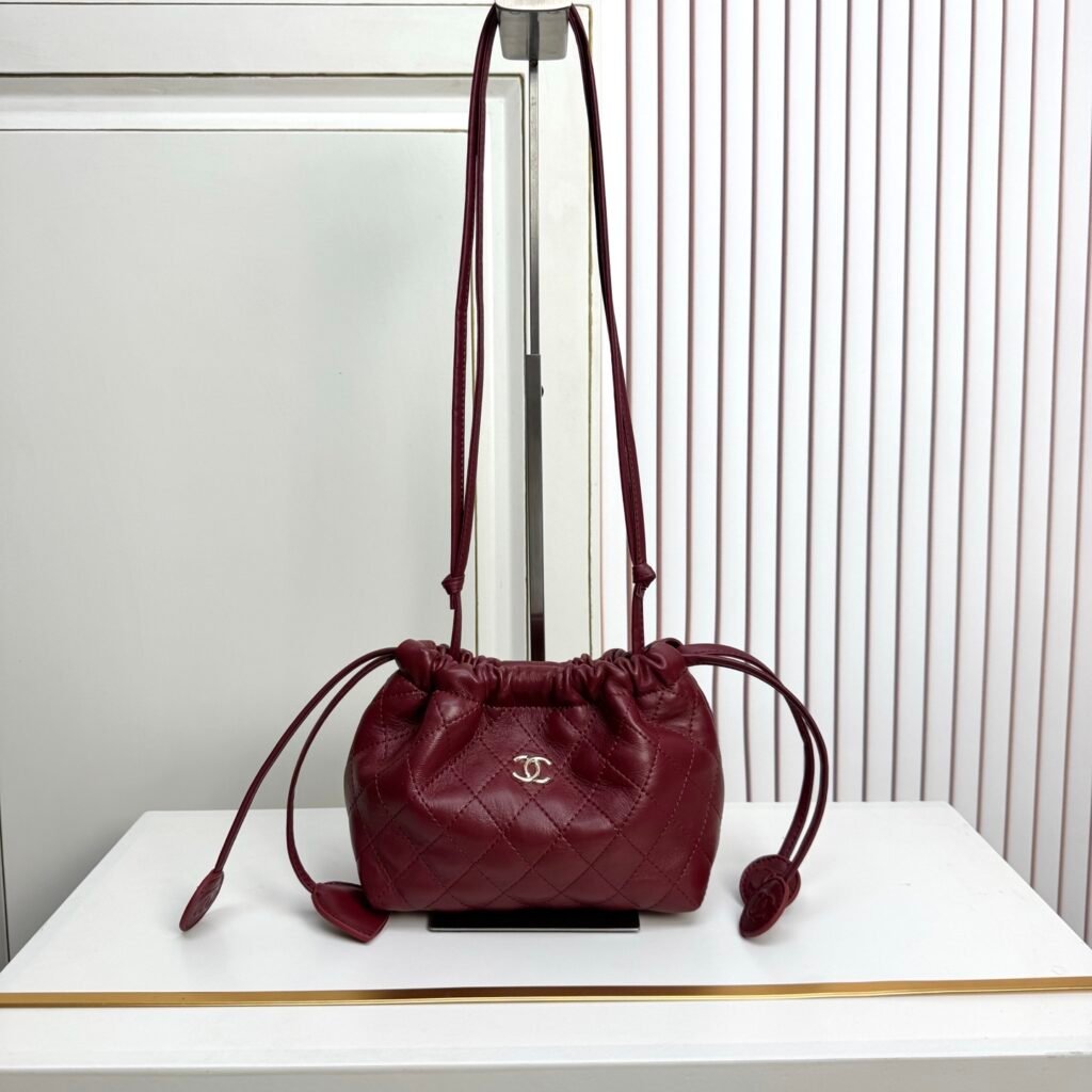 Chanel Mini sac bourse matelassé à cordons