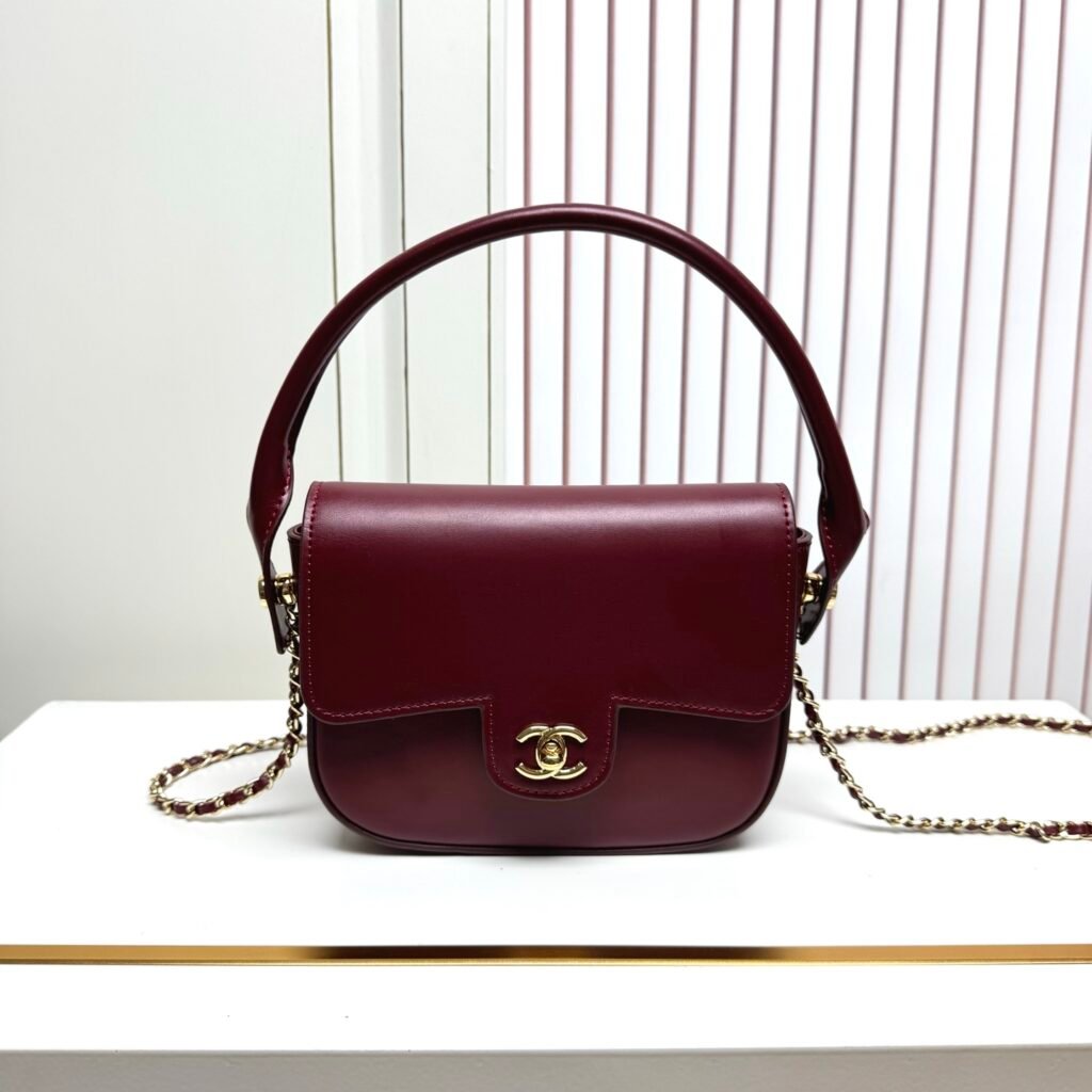 Chanel Mini sac à poignée et rabat lisse