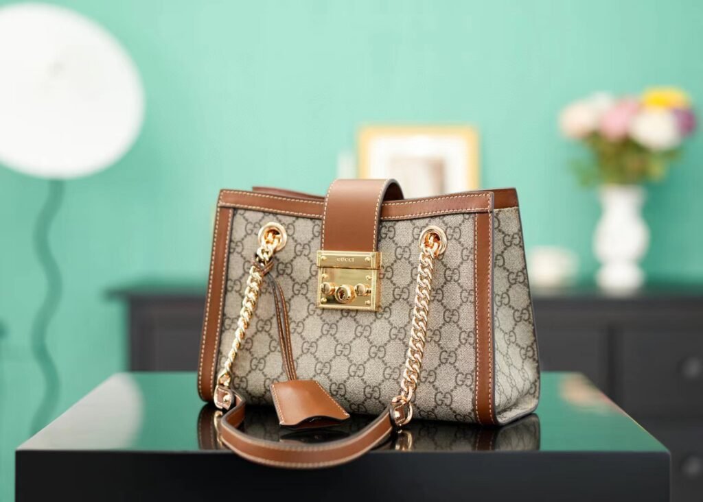 Gucci Padlock GG sac cabas à chaînes dorées