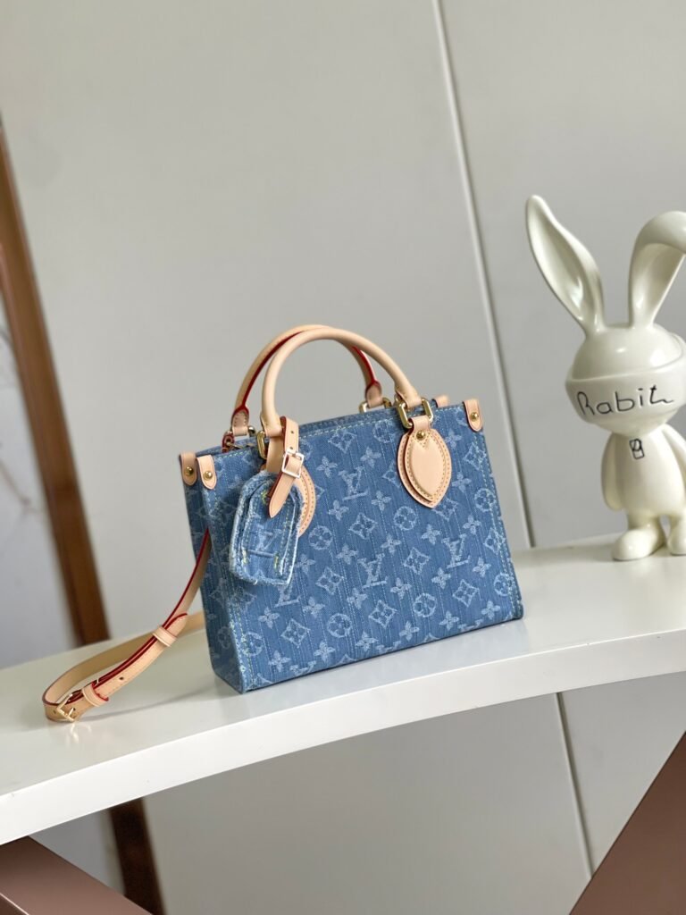 Louis Vuitton OnTheGo sac à main Monogram denim bleu