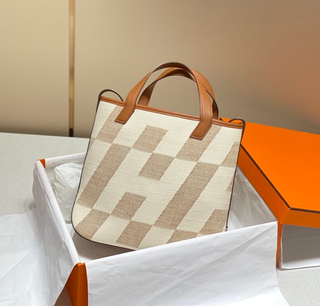 Hermès cabas à motif H écru et camel