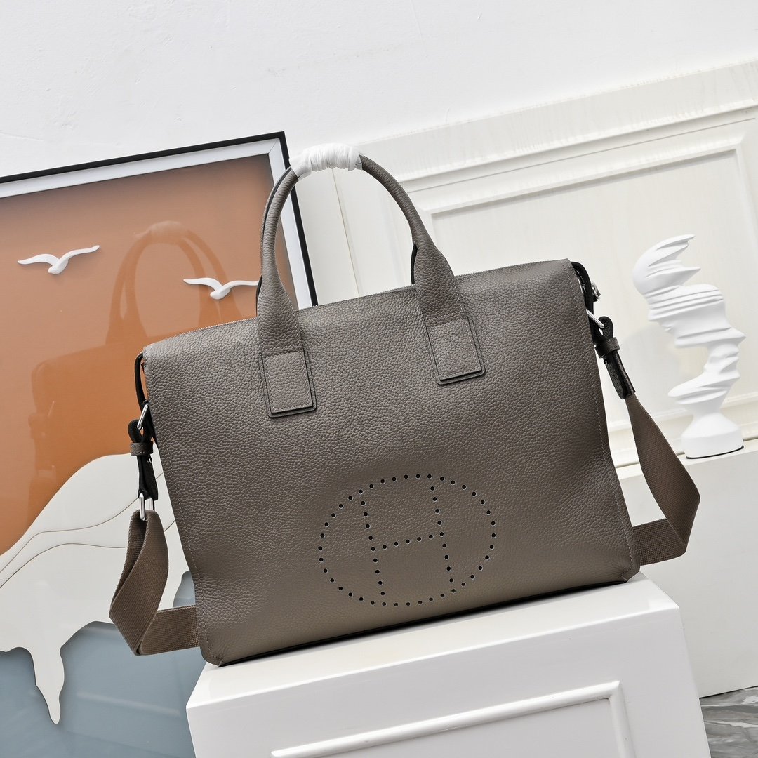 Hermès sacoche à poignées et H perforé