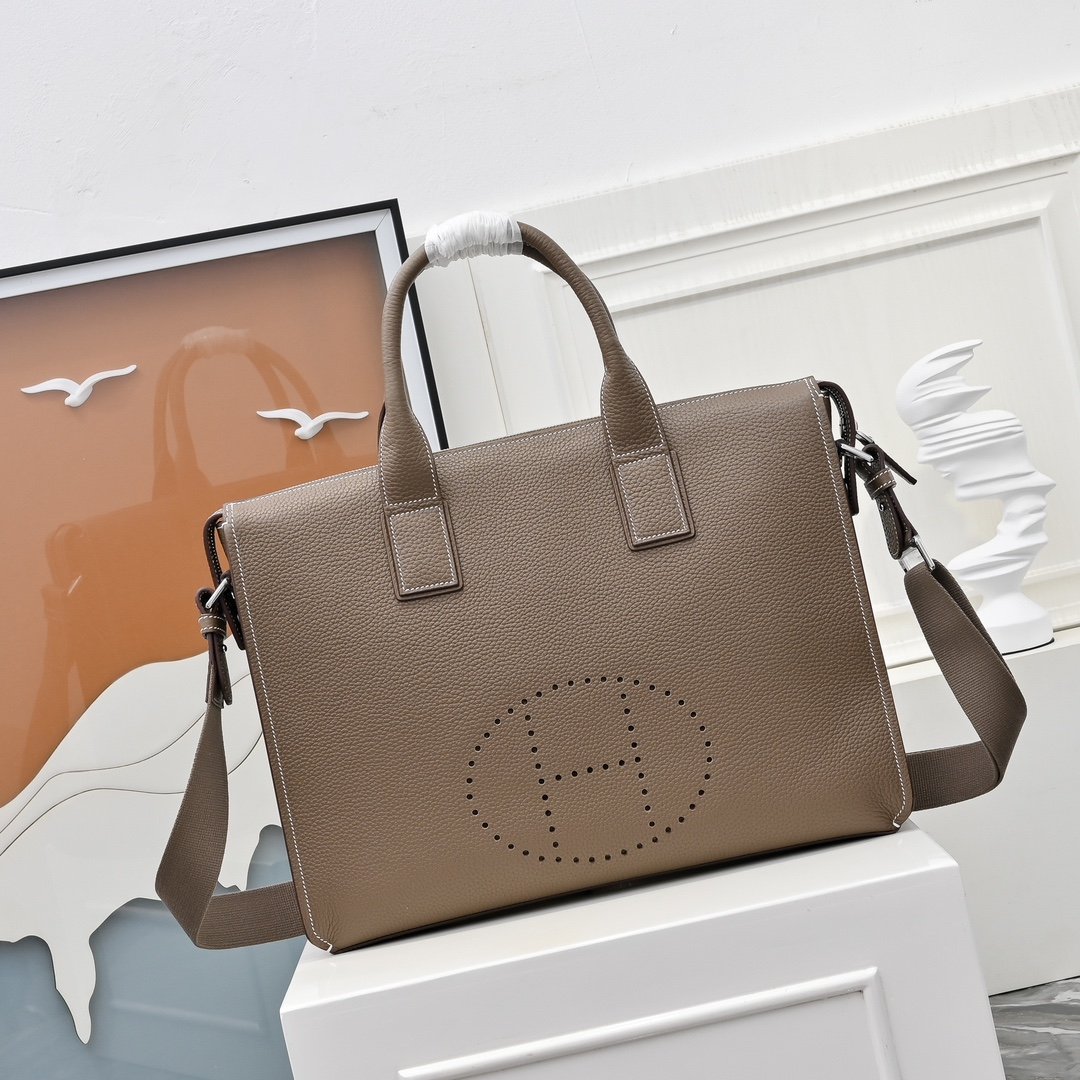 Hermès sacoche à poignées et H perforé