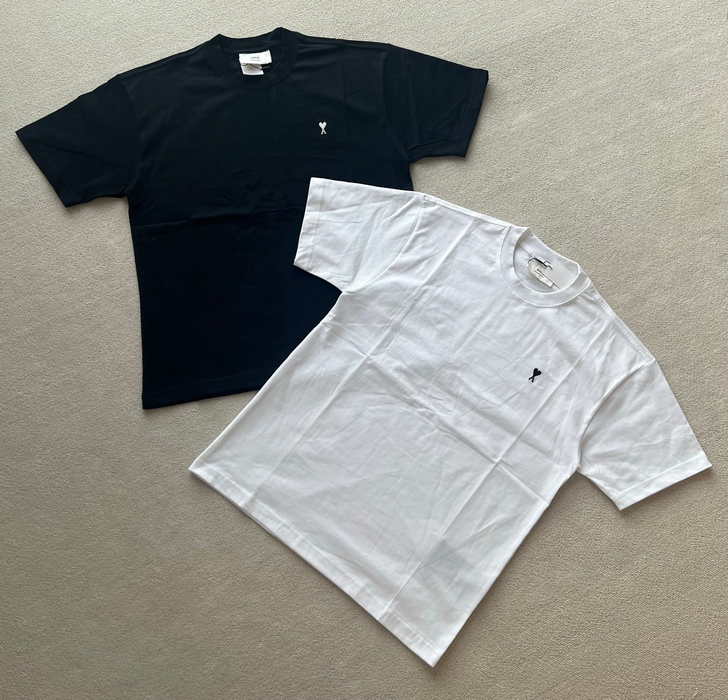 AMI Paris t-shirt bicolore à cœur
