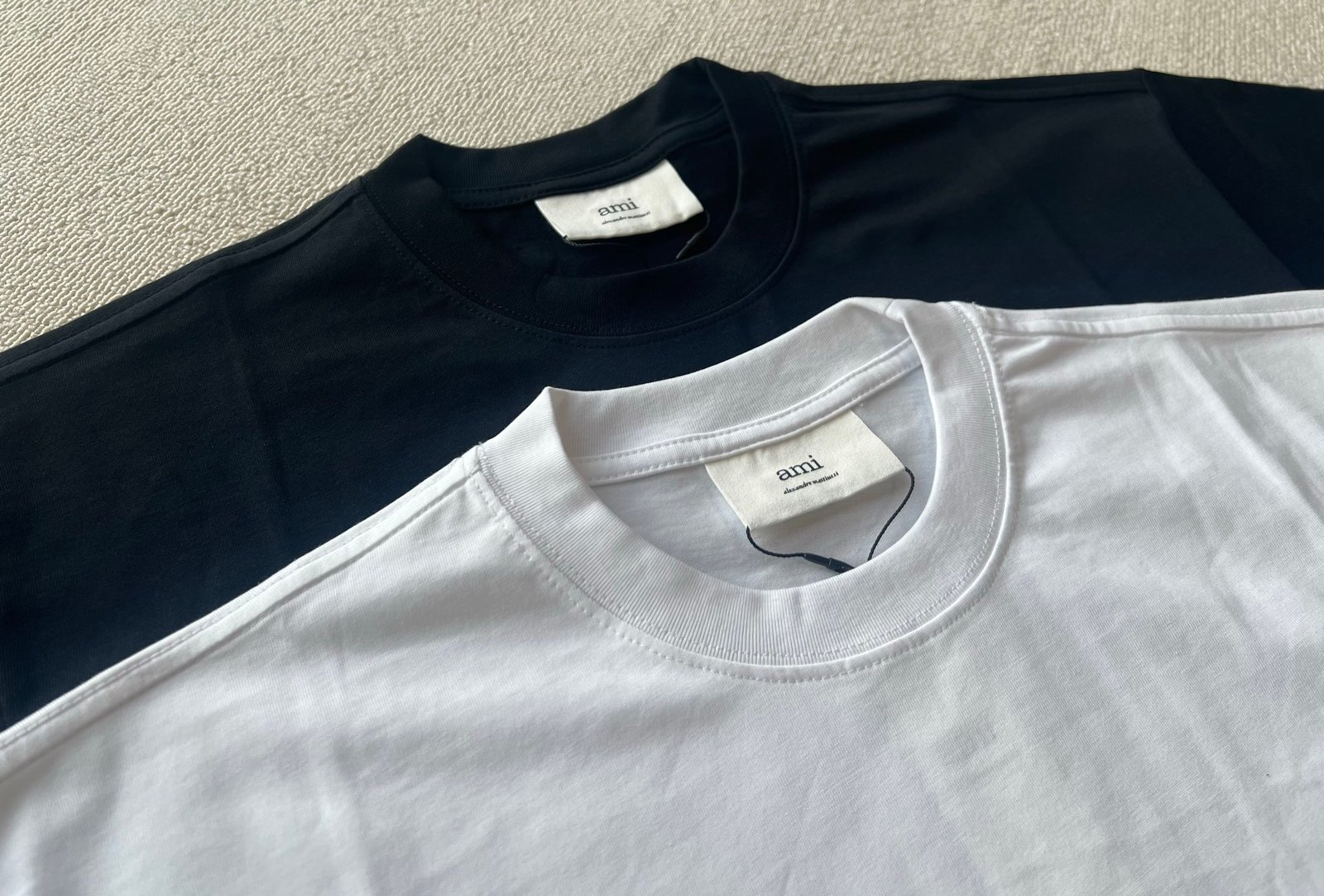 AMI Paris t-shirt bicolore à cœur