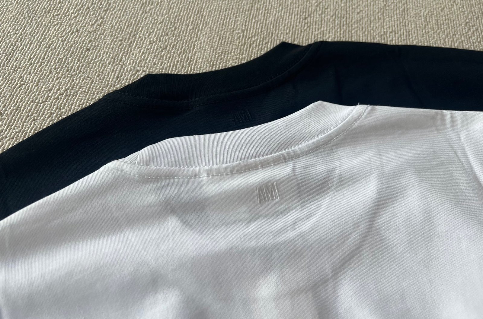 AMI Paris t-shirt bicolore à cœur