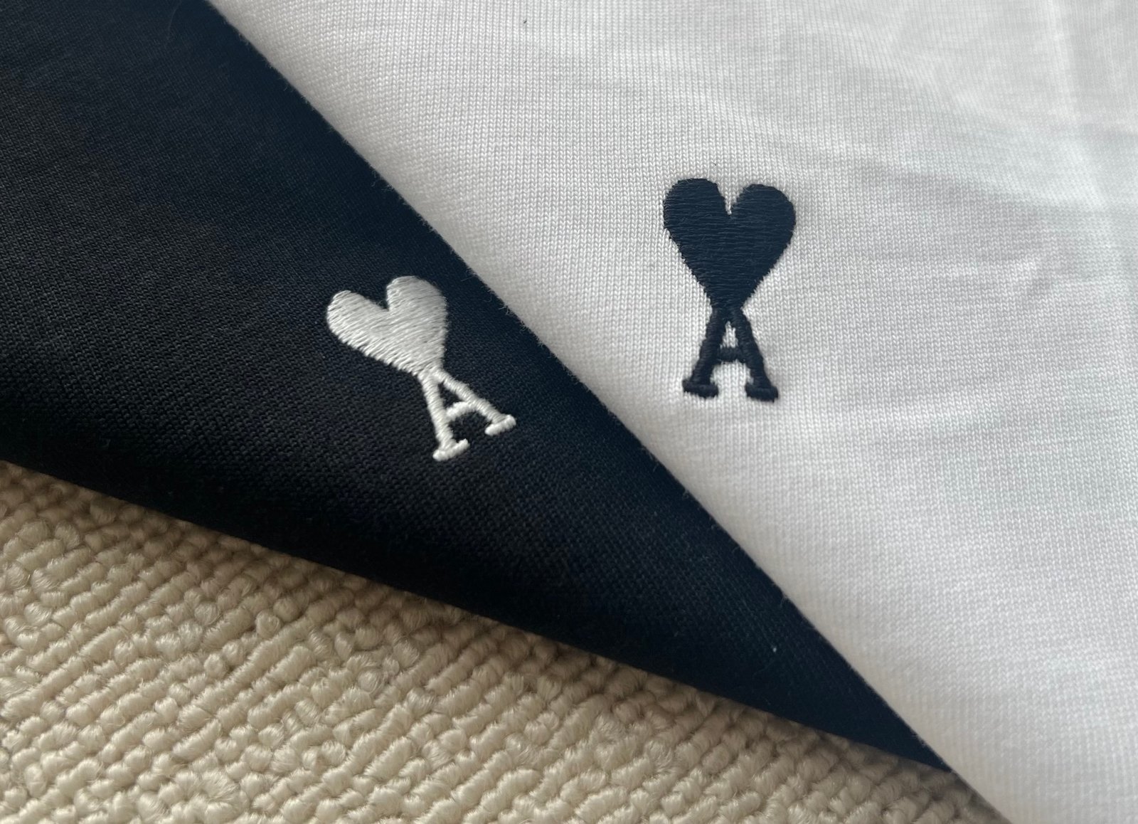 AMI Paris t-shirt bicolore à cœur