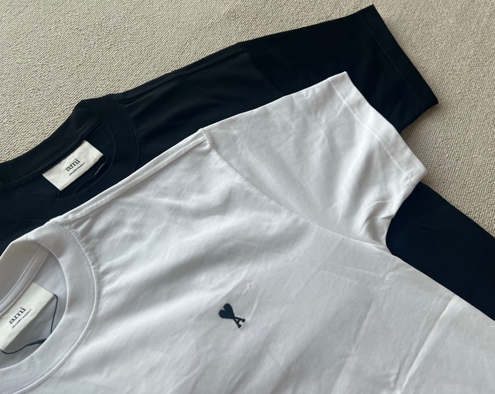 AMI Paris t-shirt bicolore à cœur