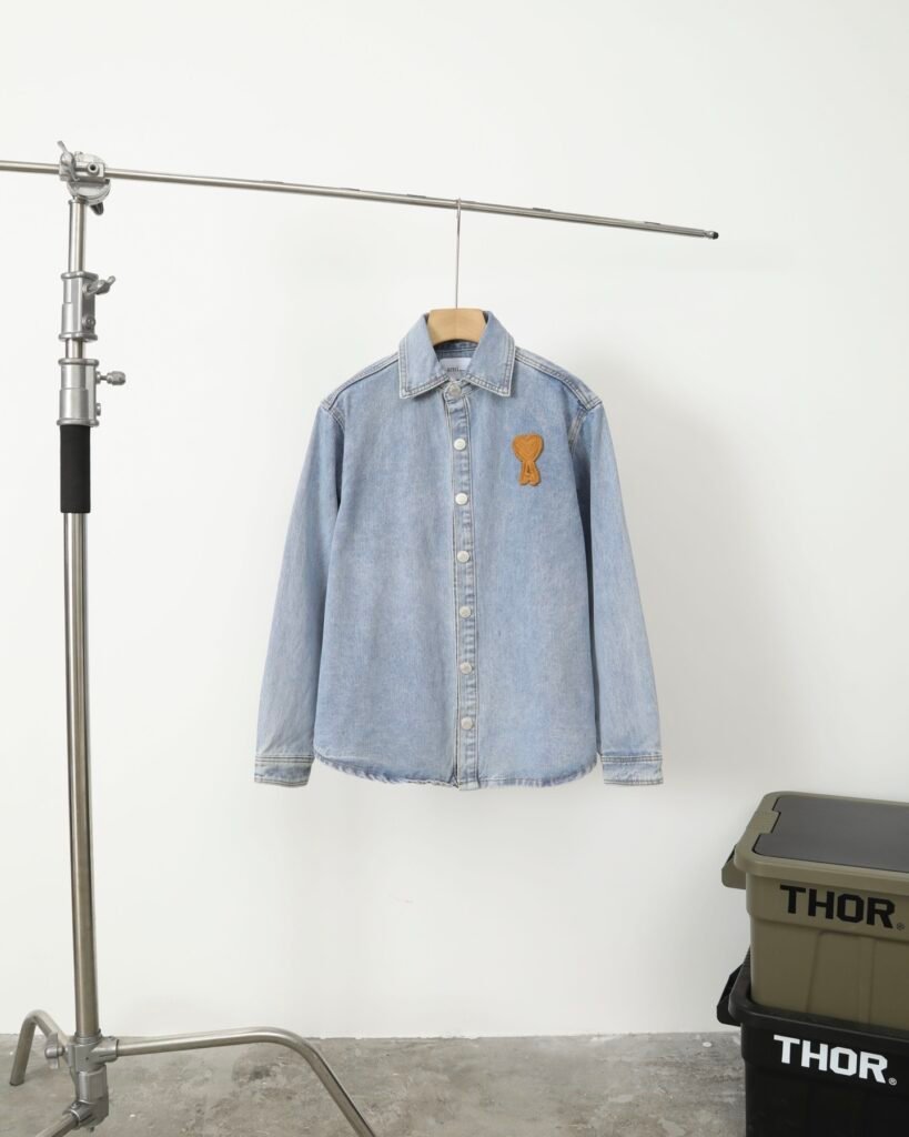 AMI Paris chemise en jean à logo cœur