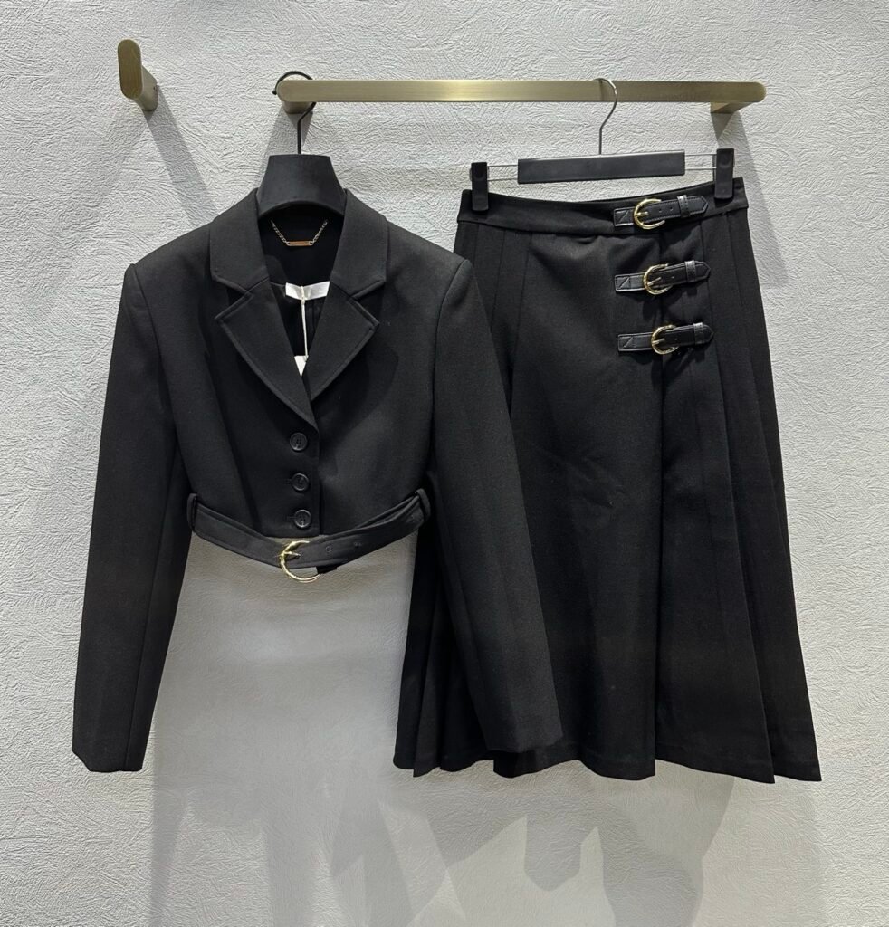Chloé ensemble veste et jupe plissée