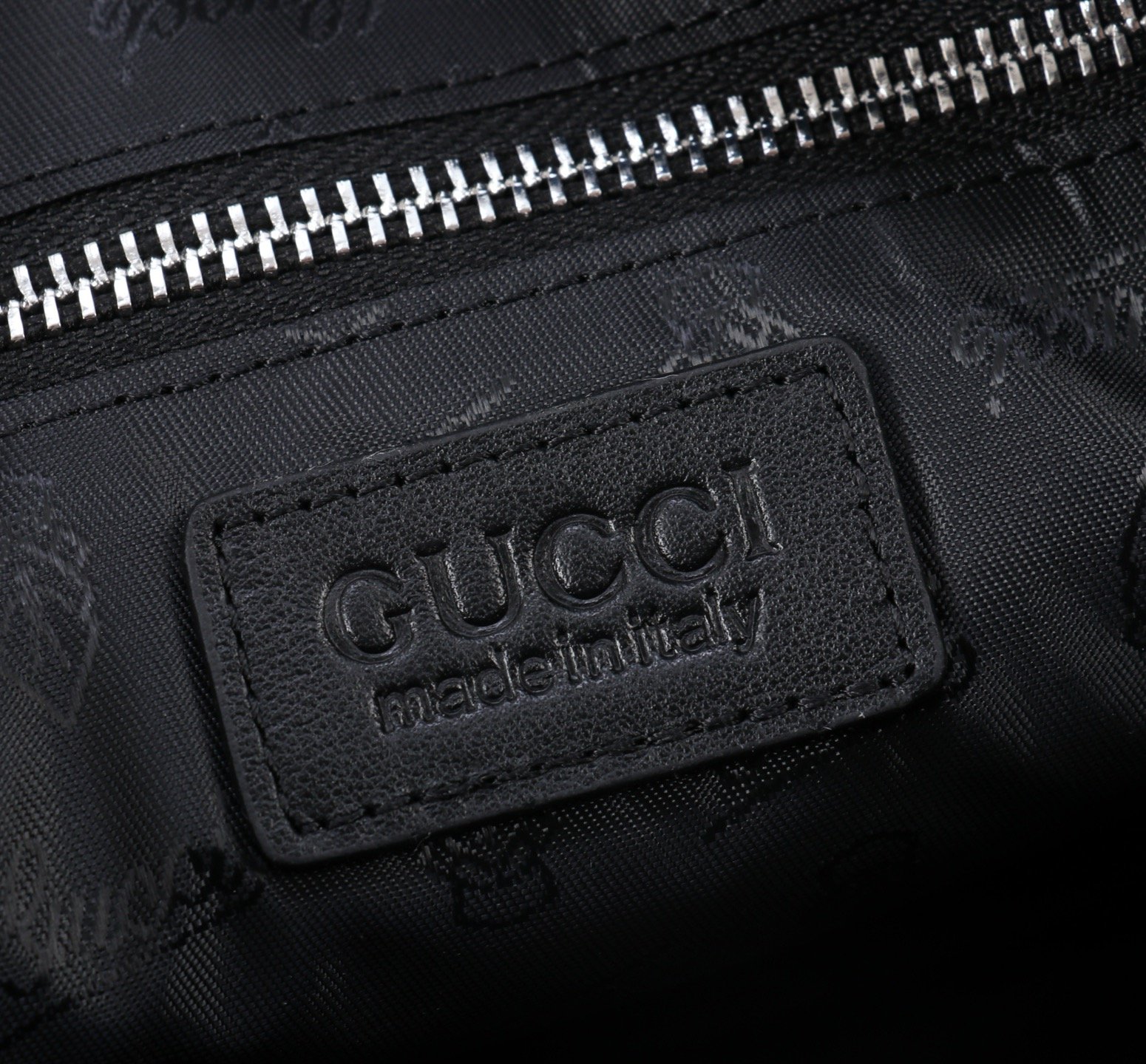 Gucci Sacoche bandoulière GG embossée noire