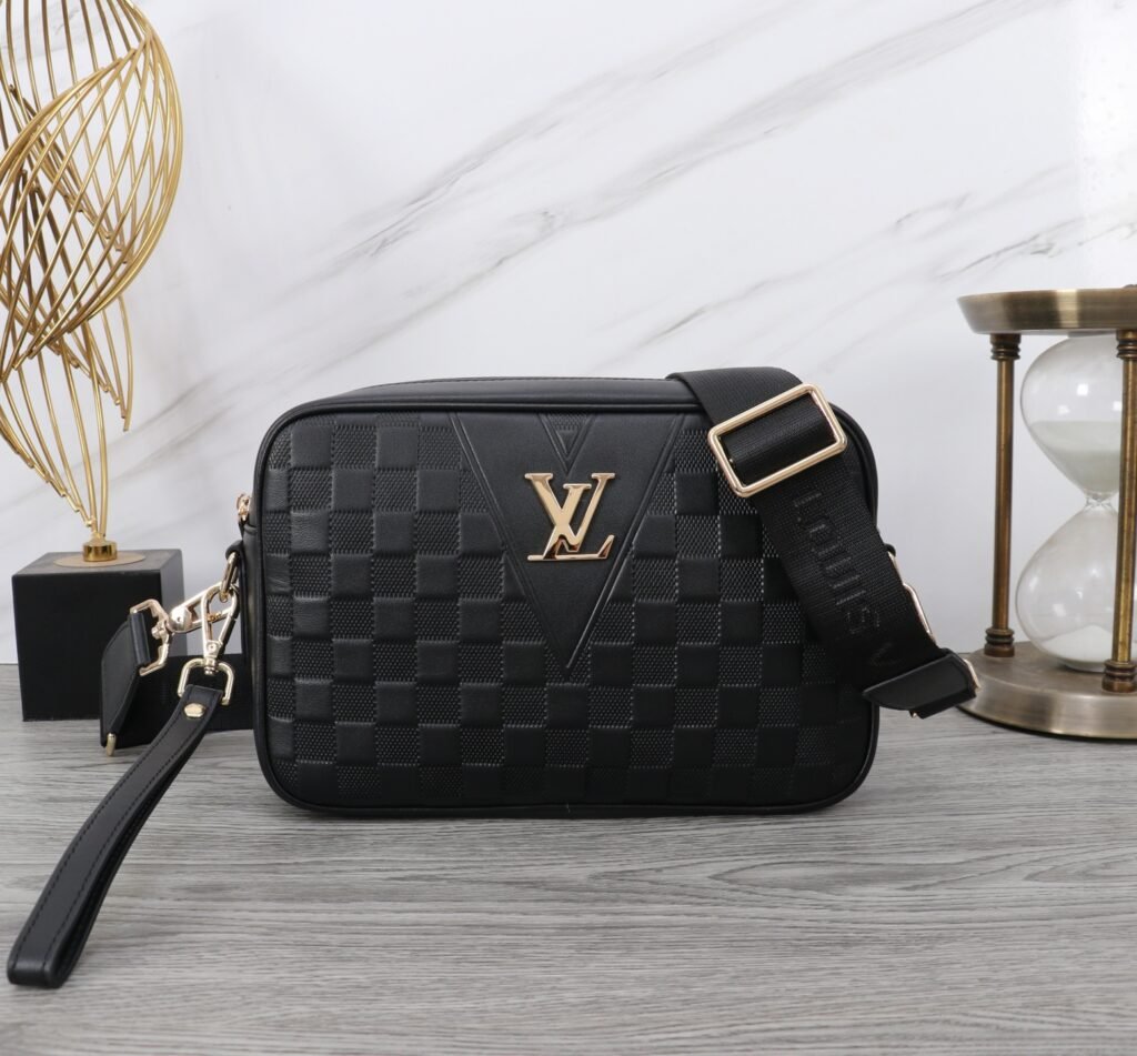 Louis Vuitton Sacoche bandoulière Damier noire à logo LV