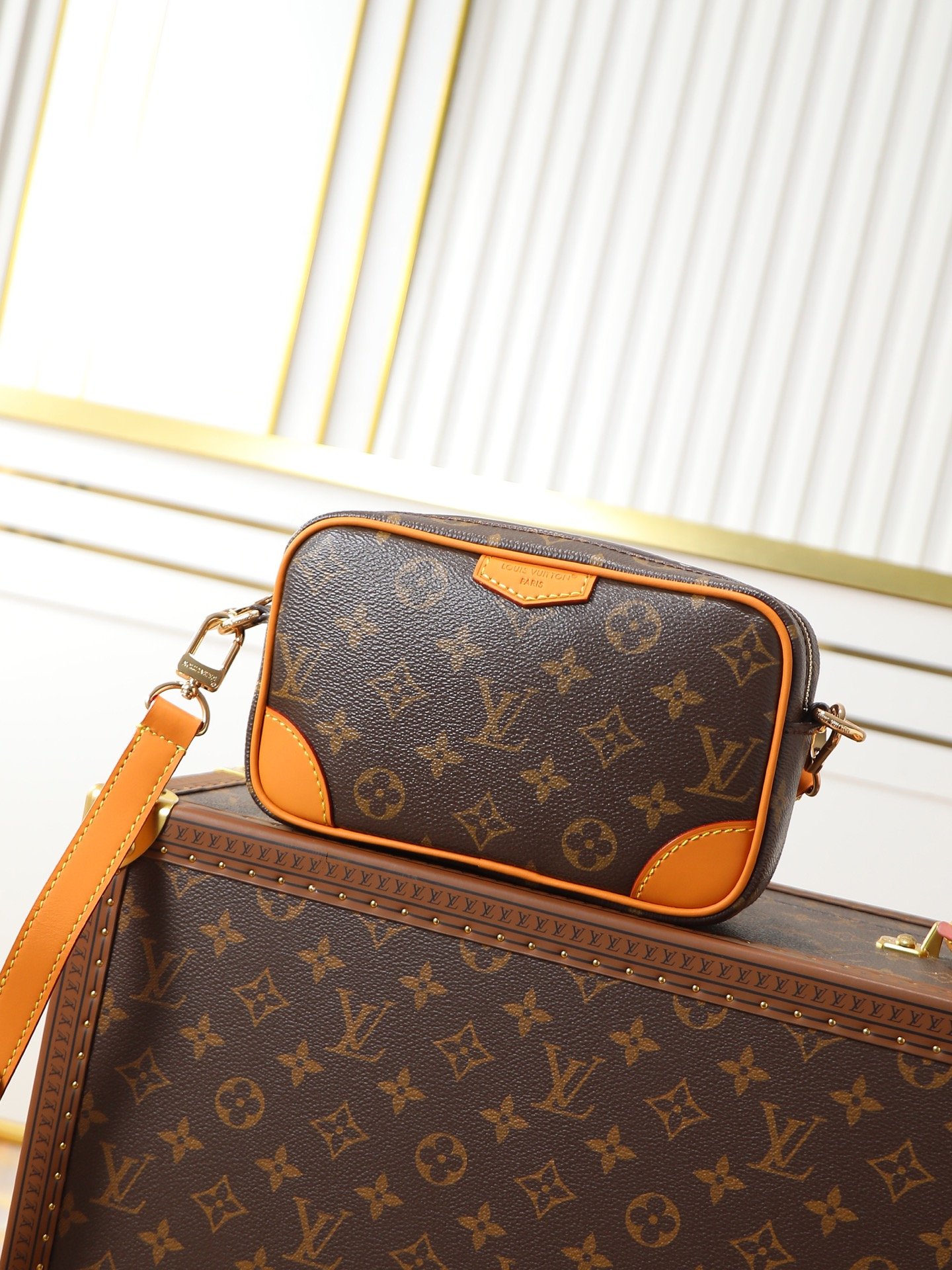 Louis Vuitton Sacoche Monogram marron à bandoulière cuir naturel