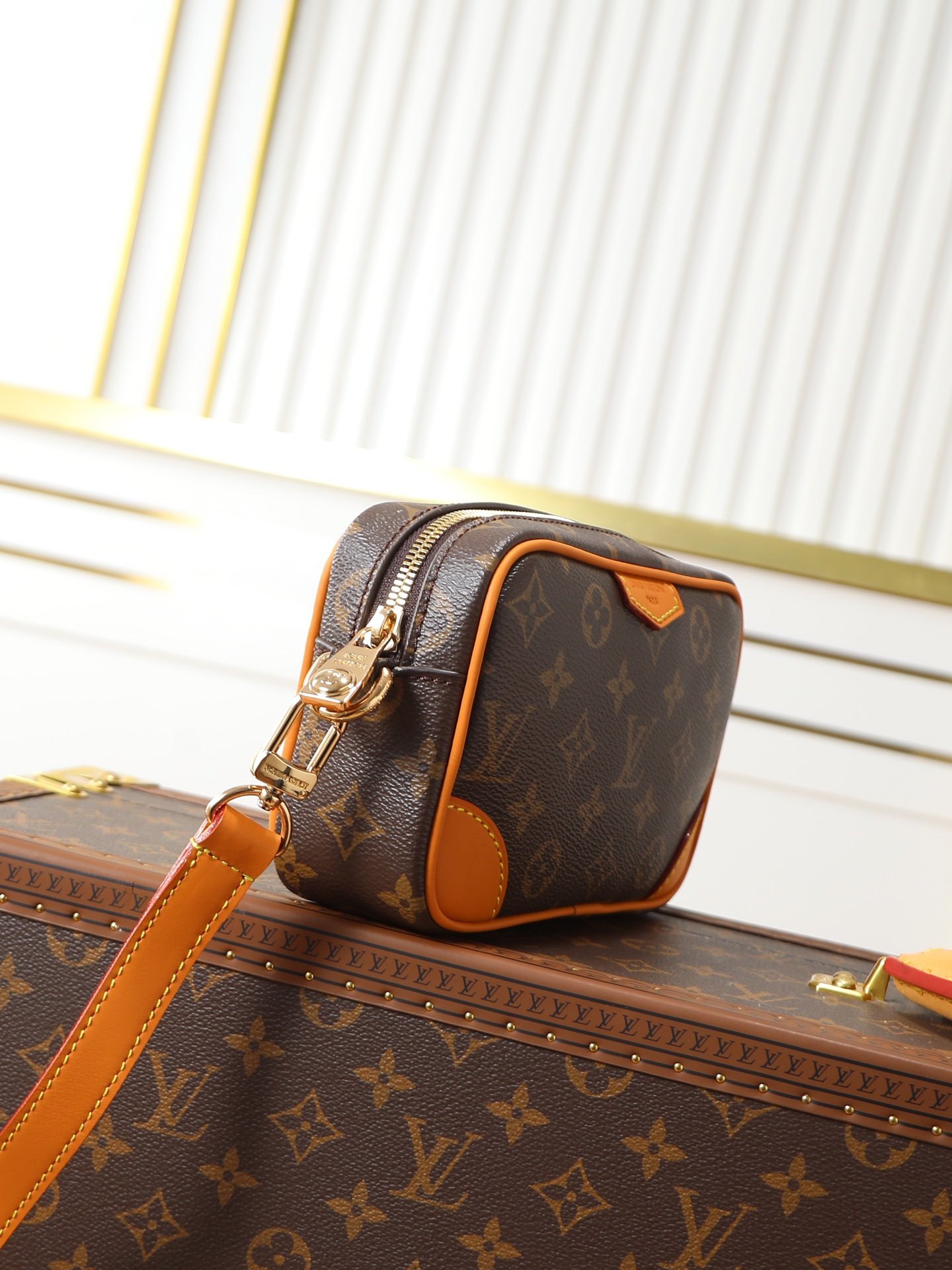 Louis Vuitton Sacoche Monogram marron à bandoulière cuir naturel