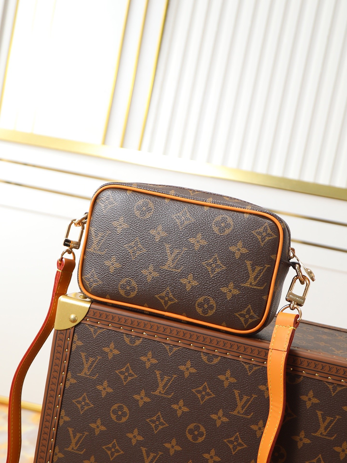 Louis Vuitton Sacoche Monogram marron à bandoulière cuir naturel