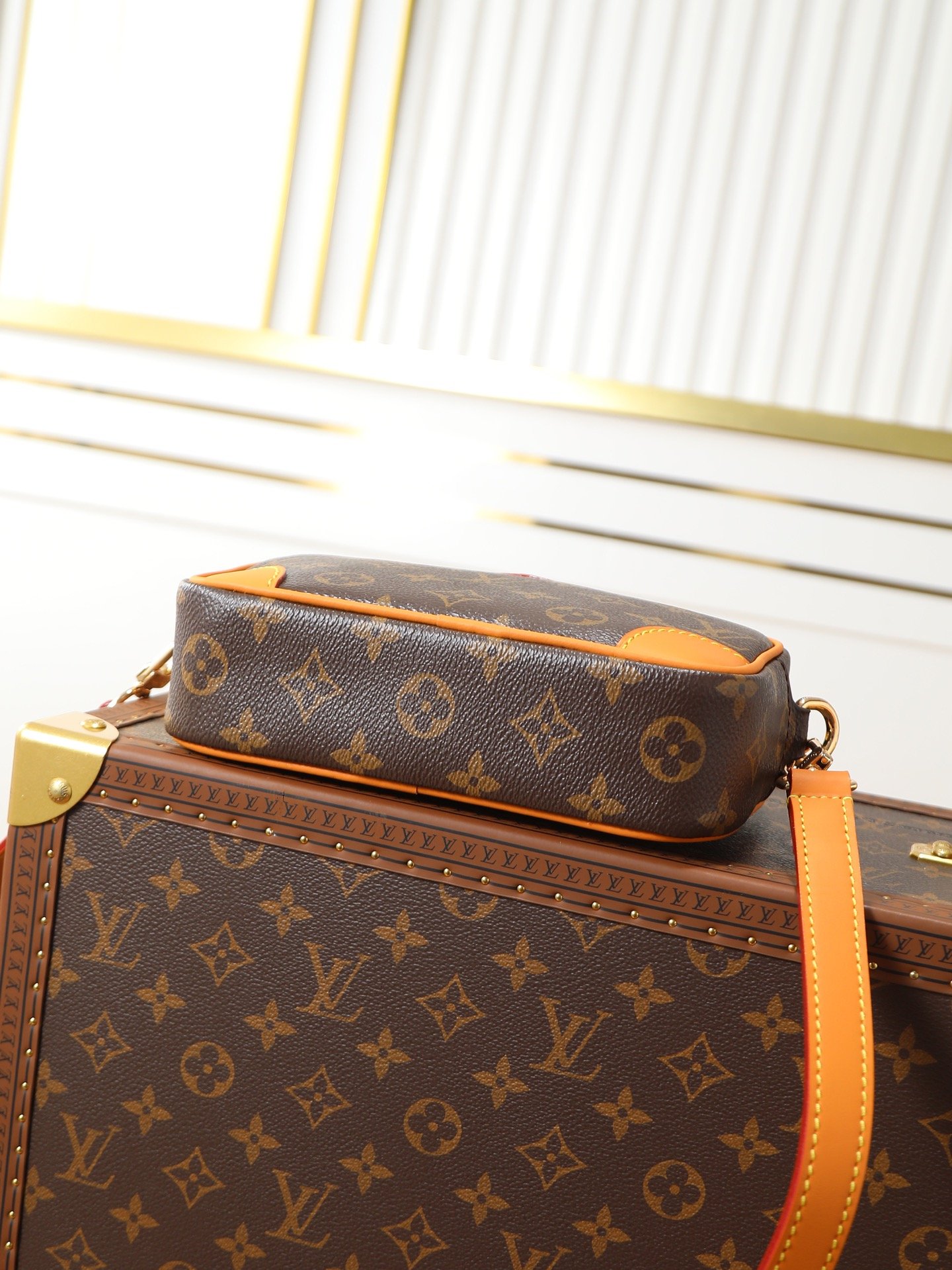 Louis Vuitton Sacoche Monogram marron à bandoulière cuir naturel
