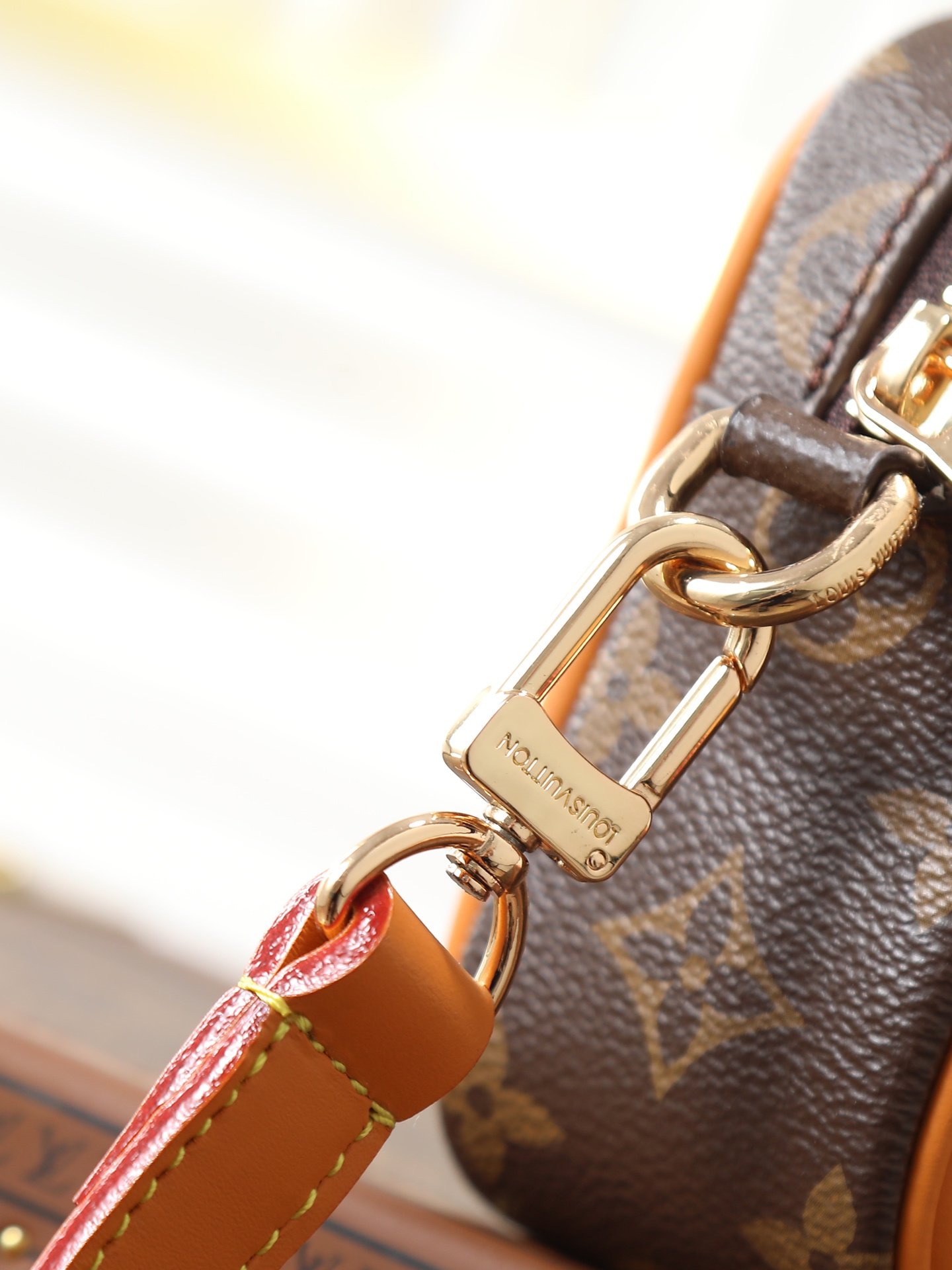Louis Vuitton Sacoche Monogram marron à bandoulière cuir naturel