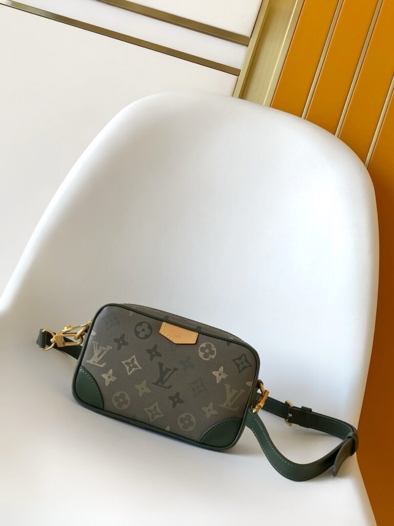 Louis Vuitton Sacoche Monogram kaki à bandoulière verte