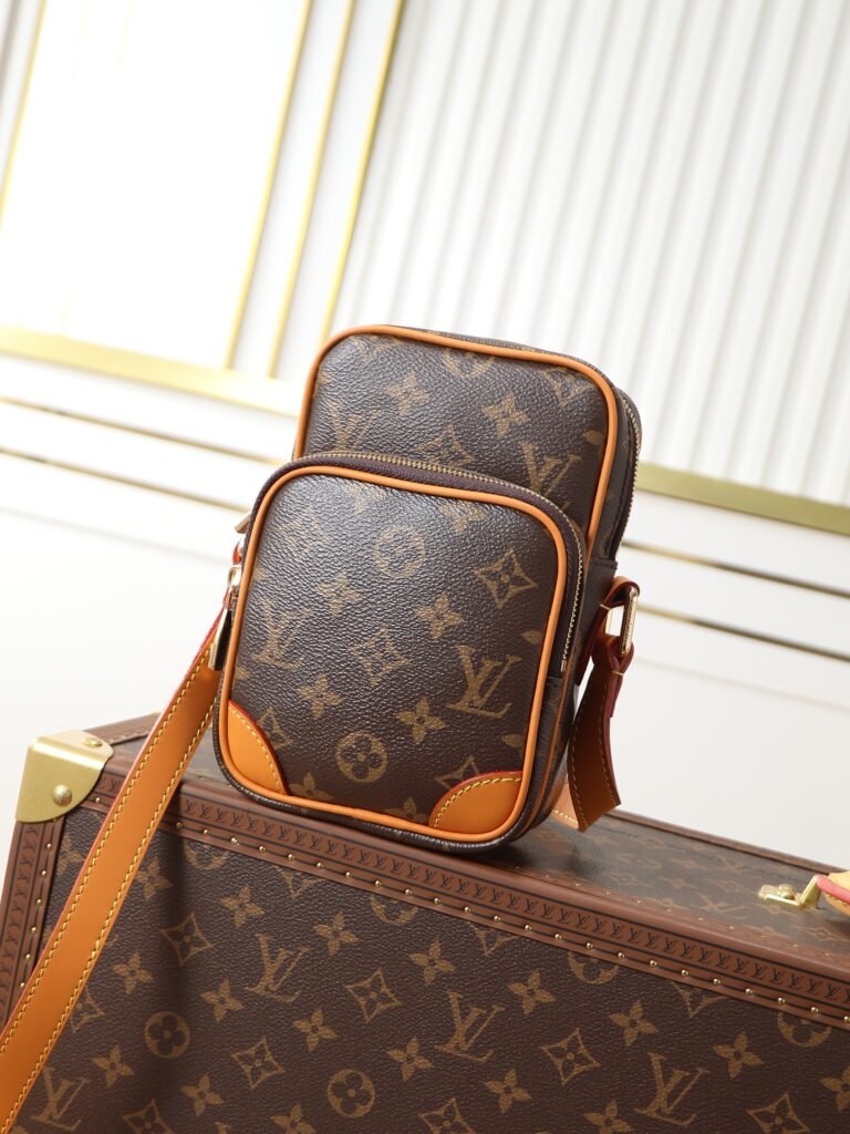 Louis Vuitton Sacoche verticale Monogram marron