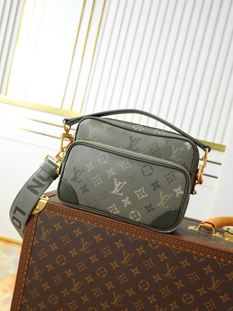 Louis Vuitton Sacoche double zip Monogram kaki
