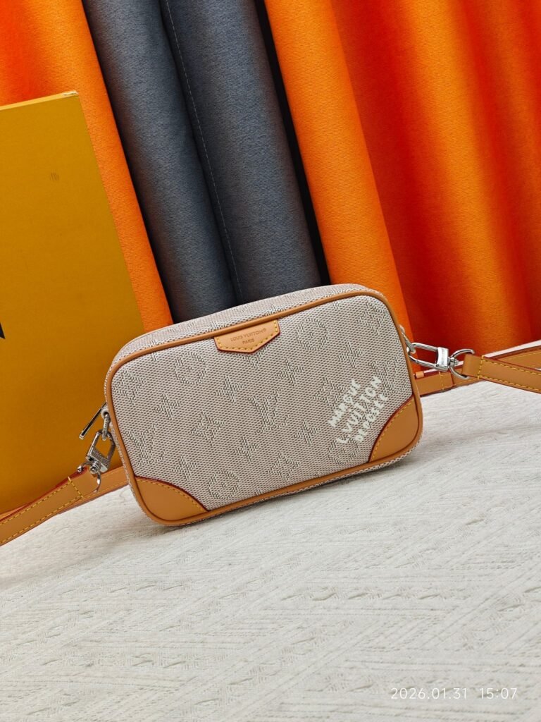 Louis Vuitton Sacoche Monogram beige