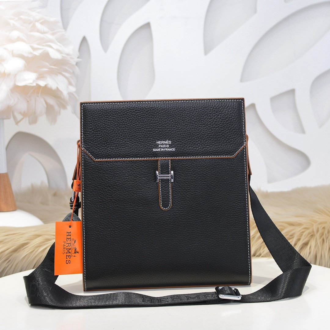 Hermès Sacoche verticale à rabat noire