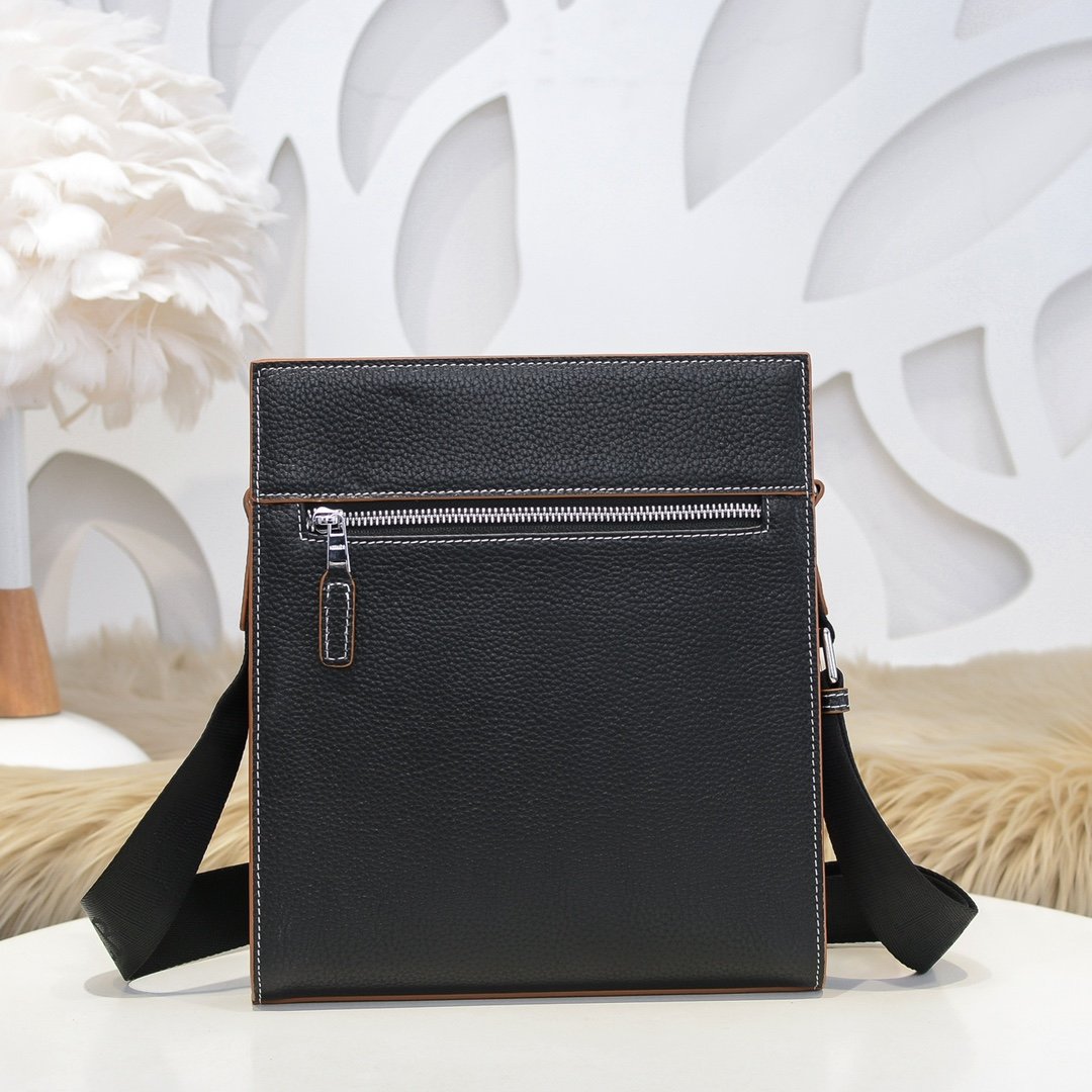 Hermès Sacoche verticale à rabat noire